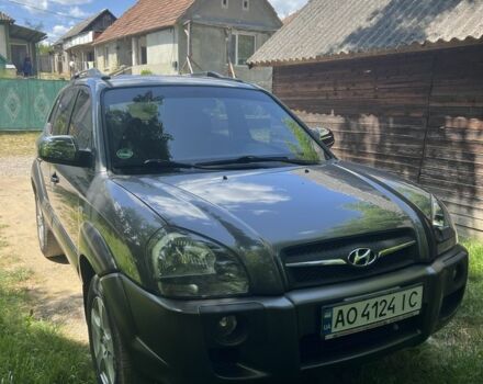 Хендай Туксон 2008 в Мукачеве на Automoto.ua Серый Хендай Туксон, объемом двигателя 2 л и пробегом 300 тыс. км за 7800 $, фото 2 на Automoto.ua