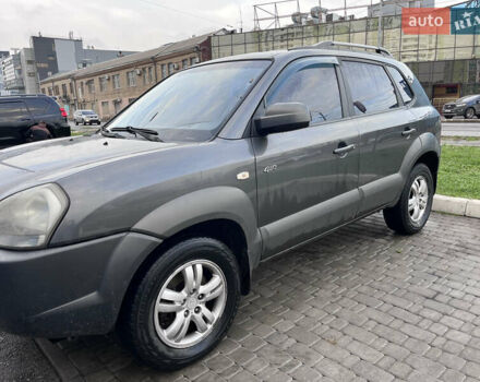 Серый Хендай Туксон, объемом двигателя 2 л и пробегом 198 тыс. км за 8900 $, фото 1 на Automoto.ua