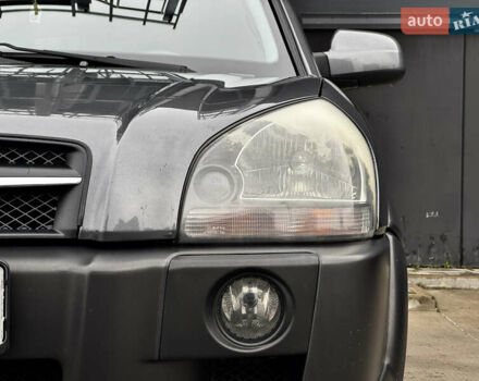 Сірий Хендай Туксон, об'ємом двигуна 2 л та пробігом 213 тис. км за 8500 $, фото 11 на Automoto.ua