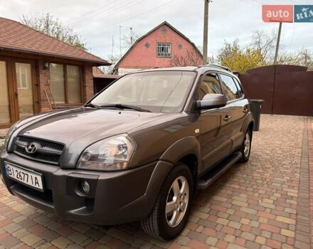 Хендай Туксон 2008 в Миргороде на Automoto.ua Серый Хендай Туксон, объемом двигателя 1.98 л и пробегом 177 тыс. км за 7950 $, фото 3 на Automoto.ua