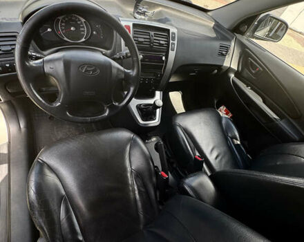 Сірий Хендай Туксон, об'ємом двигуна 2 л та пробігом 188 тис. км за 9200 $, фото 11 на Automoto.ua