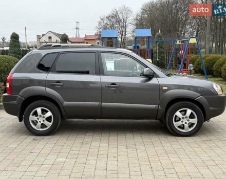 Сірий Хендай Туксон, об'ємом двигуна 2 л та пробігом 187 тис. км за 7700 $, фото 14 на Automoto.ua