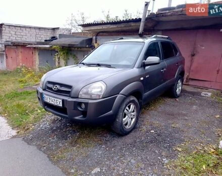 Серый Хендай Туксон, объемом двигателя 1.98 л и пробегом 247 тыс. км за 6200 $, фото 3 на Automoto.ua