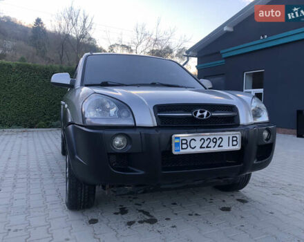 Хендай Туксон 2008 в Турке на Automoto.ua Серый Хендай Туксон, объемом двигателя 2 л и пробегом 274 тыс. км за 7200 $, фото 2 на Automoto.ua