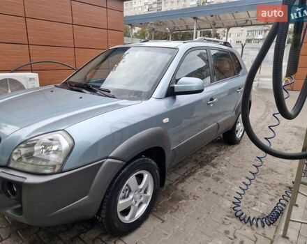 Сірий Хендай Туксон, об'ємом двигуна 2 л та пробігом 137 тис. км за 8500 $, фото 6 на Automoto.ua