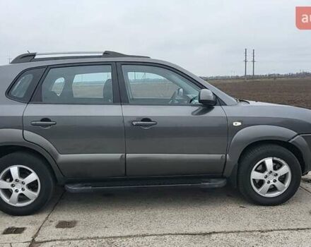 Серый Хендай Туксон, объемом двигателя 1.98 л и пробегом 177 тыс. км за 8200 $, фото 13 на Automoto.ua