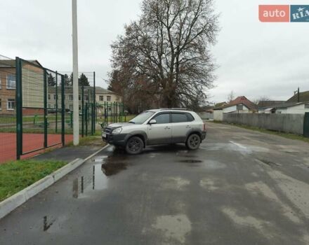 Сірий Хендай Туксон, об'ємом двигуна 1.98 л та пробігом 222 тис. км за 8000 $, фото 5 на Automoto.ua