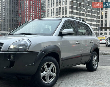 Хендай Туксон 2008 в Киеве на Automoto.ua Серый Хендай Туксон, объемом двигателя 2 л и пробегом 187 тыс. км за 7250 $, фото 29 на Automoto.ua