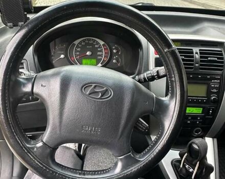 Сірий Хендай Туксон, об'ємом двигуна 1.99 л та пробігом 221 тис. км за 6000 $, фото 21 на Automoto.ua