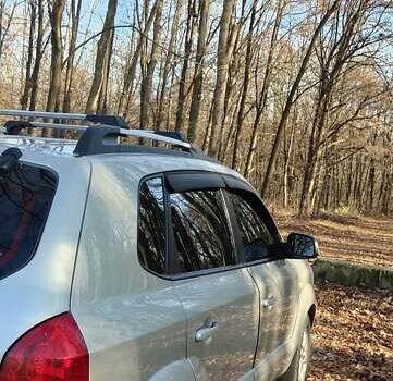 Сірий Хендай Туксон, об'ємом двигуна 1.99 л та пробігом 272 тис. км за 8500 $, фото 3 на Automoto.ua