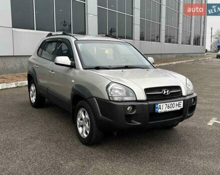 Серый Хендай Туксон, объемом двигателя 2 л и пробегом 263 тыс. км за 7300 $, фото 8 на Automoto.ua