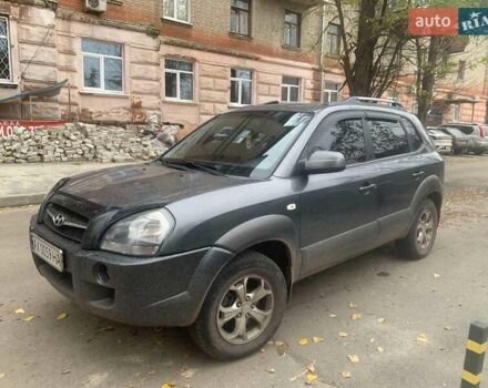 Сірий Хендай Туксон, об'ємом двигуна 1.98 л та пробігом 190 тис. км за 8800 $, фото 1 на Automoto.ua