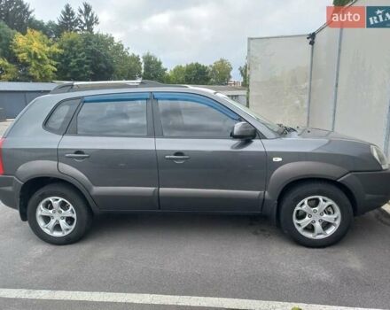 Серый Хендай Туксон, объемом двигателя 2 л и пробегом 207 тыс. км за 8000 $, фото 5 на Automoto.ua