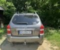 Сірий Хендай Туксон, об'ємом двигуна 2 л та пробігом 300 тис. км за 8000 $, фото 1 на Automoto.ua