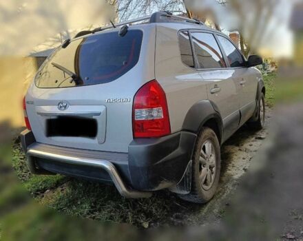 Серый Хендай Туксон, объемом двигателя 2 л и пробегом 220 тыс. км за 8000 $, фото 4 на Automoto.ua