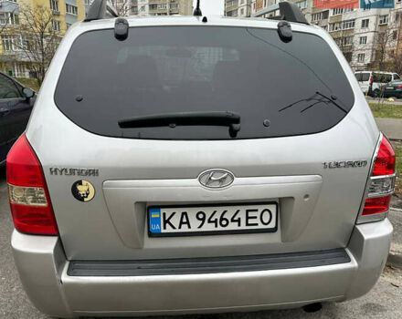 Серый Хендай Туксон, объемом двигателя 1.98 л и пробегом 227 тыс. км за 7700 $, фото 2 на Automoto.ua