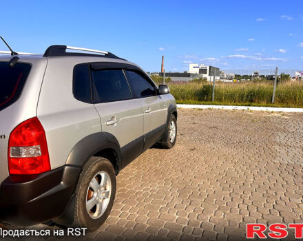 Серый Хендай Туксон, объемом двигателя 2 л и пробегом 285 тыс. км за 8700 $, фото 3 на Automoto.ua