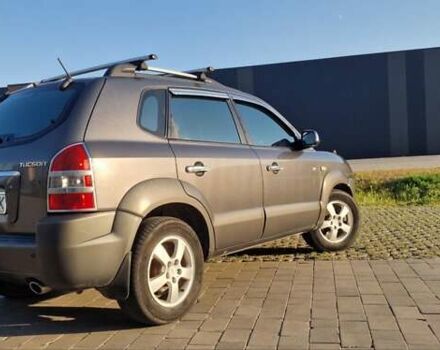 Хендай Туксон 2008 в Хмельницком на Automoto.ua Серый Хендай Туксон, объемом двигателя 1.98 л и пробегом 227 тыс. км за 7500 $, фото 2 на Automoto.ua