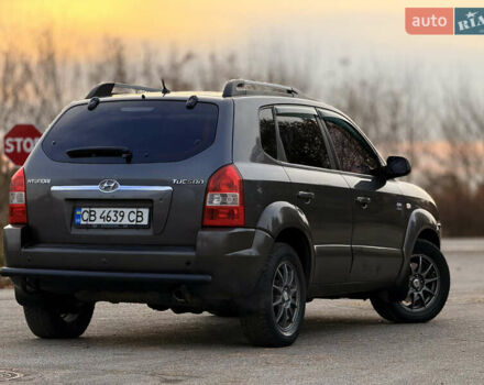 Хендай Туксон 2008 у Мене на Automoto.ua Сірий Хендай Туксон, об'ємом двигуна 1.98 л та пробігом 242 тис. км за 7600 $, фото 6 на Automoto.ua