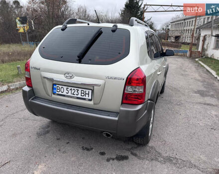 Серый Хендай Туксон, объемом двигателя 2 л и пробегом 228 тыс. км за 6700 $, фото 4 на Automoto.ua