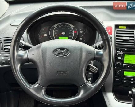 Серый Хендай Туксон, объемом двигателя 2.7 л и пробегом 210 тыс. км за 9290 $, фото 23 на Automoto.ua