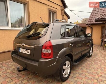 Хендай Туксон 2008 в Миргороде на Automoto.ua Серый Хендай Туксон, объемом двигателя 1.98 л и пробегом 177 тыс. км за 7950 $, фото 11 на Automoto.ua