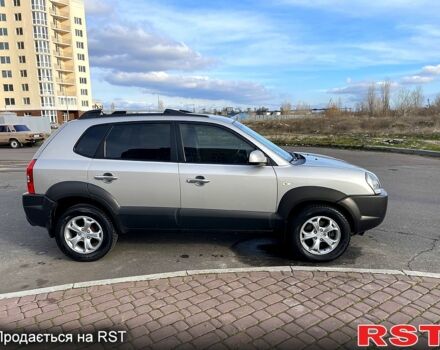 Сірий Хендай Туксон, об'ємом двигуна 2 л та пробігом 130 тис. км за 10000 $, фото 6 на Automoto.ua