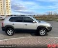 Сірий Хендай Туксон, об'ємом двигуна 2 л та пробігом 130 тис. км за 10000 $, фото 6 на Automoto.ua