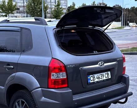 Сірий Хендай Туксон, об'ємом двигуна 2 л та пробігом 240 тис. км за 7850 $, фото 8 на Automoto.ua