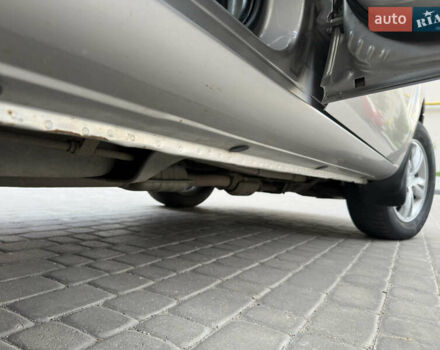 Серый Хендай Туксон, объемом двигателя 2 л и пробегом 240 тыс. км за 7500 $, фото 21 на Automoto.ua