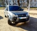 Серый Хендай Туксон, объемом двигателя 2 л и пробегом 230 тыс. км за 7200 $, фото 6 на Automoto.ua