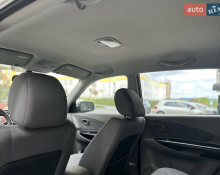 Серый Хендай Туксон, объемом двигателя 2 л и пробегом 240 тыс. км за 7500 $, фото 17 на Automoto.ua