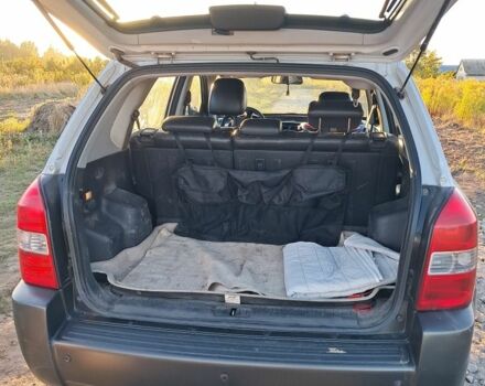 Серый Хендай Туксон, объемом двигателя 2.7 л и пробегом 244 тыс. км за 7200 $, фото 8 на Automoto.ua