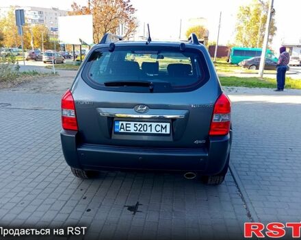 Сірий Хендай Туксон, об'ємом двигуна 2 л та пробігом 216 тис. км за 8200 $, фото 5 на Automoto.ua