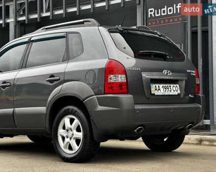 Сірий Хендай Туксон, об'ємом двигуна 2 л та пробігом 213 тис. км за 8500 $, фото 7 на Automoto.ua