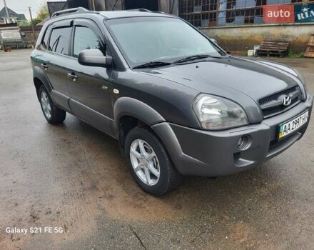 Серый Хендай Туксон, объемом двигателя 1.99 л и пробегом 302 тыс. км за 9300 $, фото 2 на Automoto.ua
