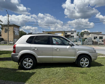 Сірий Хендай Туксон, об'ємом двигуна 2 л та пробігом 188 тис. км за 9200 $, фото 6 на Automoto.ua