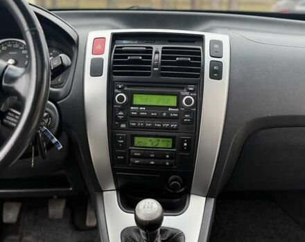 Сірий Хендай Туксон, об'ємом двигуна 2 л та пробігом 187 тис. км за 7700 $, фото 40 на Automoto.ua