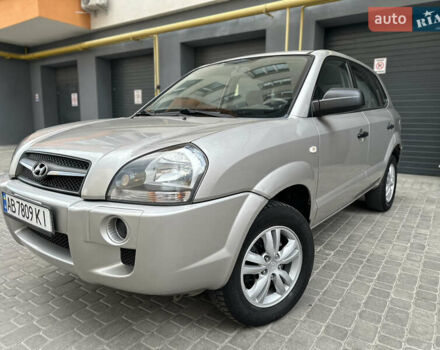 Серый Хендай Туксон, объемом двигателя 2 л и пробегом 240 тыс. км за 7500 $, фото 8 на Automoto.ua