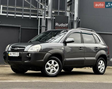 Сірий Хендай Туксон, об'ємом двигуна 2 л та пробігом 213 тис. км за 8500 $, фото 5 на Automoto.ua