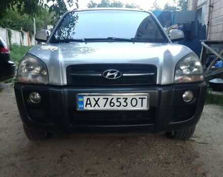 Сірий Хендай Туксон, об'ємом двигуна 1.99 л та пробігом 350 тис. км за 7800 $, фото 4 на Automoto.ua