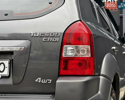 Сірий Хендай Туксон, об'ємом двигуна 2 л та пробігом 213 тис. км за 8500 $, фото 17 на Automoto.ua