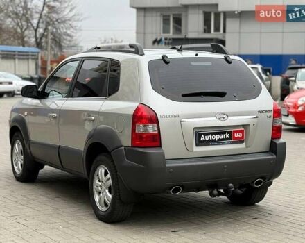 Серый Хендай Туксон, объемом двигателя 2.7 л и пробегом 210 тыс. км за 9290 $, фото 4 на Automoto.ua