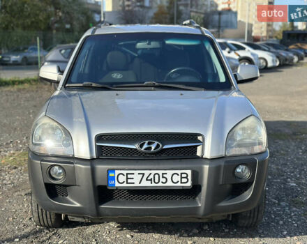 Серый Хендай Туксон, объемом двигателя 1.99 л и пробегом 333 тыс. км за 8199 $, фото 1 на Automoto.ua