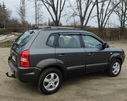 Сірий Хендай Туксон, об'ємом двигуна 2 л та пробігом 95 тис. км за 8800 $, фото 3 на Automoto.ua