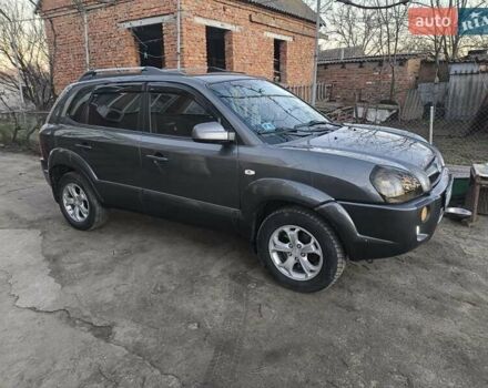 Серый Хендай Туксон, объемом двигателя 2 л и пробегом 197 тыс. км за 8700 $, фото 23 на Automoto.ua