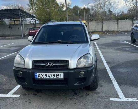 Сірий Хендай Туксон, об'ємом двигуна 1.98 л та пробігом 413 тис. км за 7300 $, фото 1 на Automoto.ua