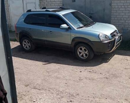 Серый Хендай Туксон, объемом двигателя 2.7 л и пробегом 256 тыс. км за 8700 $, фото 1 на Automoto.ua