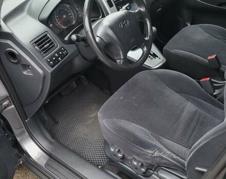 Серый Хендай Туксон, объемом двигателя 1.99 л и пробегом 302 тыс. км за 9300 $, фото 16 на Automoto.ua