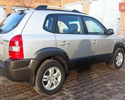 Серый Хендай Туксон, объемом двигателя 2 л и пробегом 127 тыс. км за 9300 $, фото 13 на Automoto.ua